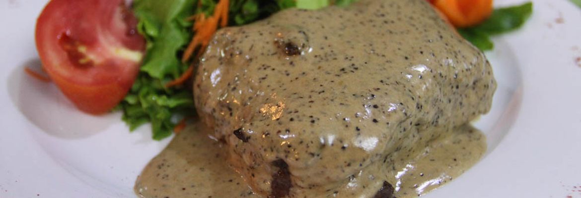 black peppercorn creamsauce steak 1