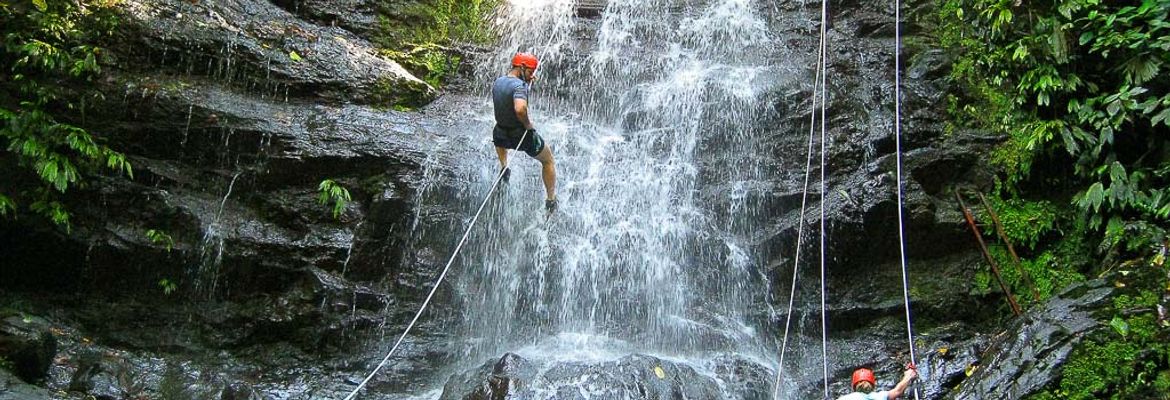 waterfall rappelling manuel antonio11
