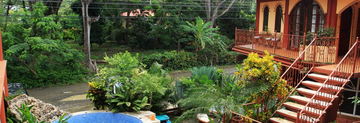hotel domilocos couryard 1