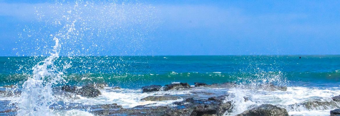 crashing water rocks pelada