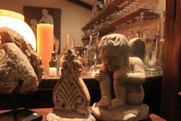 park cafe bar angel statue14