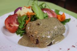 black peppercorn creamsauce steak 1