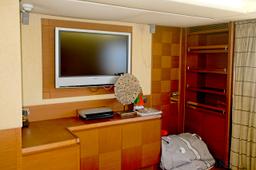 yacht azimut tv room