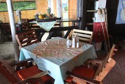 el ancla table near back 7