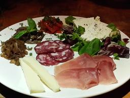 mixed italian plate tierra y fuego 4