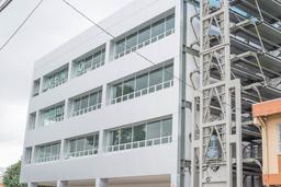 lateral building view with p smart parking