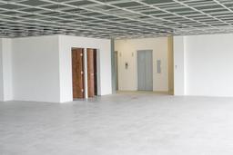 floor view restrooms and elevators