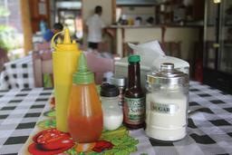 table condiments rosis soda tica 5