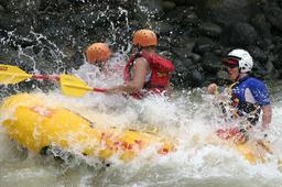 rios tropicales savegre river rafting splash 5
