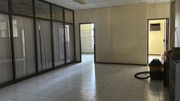 warehouse with ample parking for sale view 004