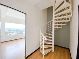 two story apartment for sale in a sabana complex view 016