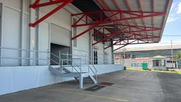 warehouse with ample parking for sale view 018