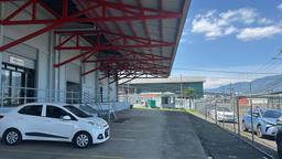 warehouse with ample parking for sale view 011