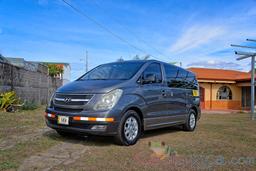 hyundai h1 van lateral driver side view