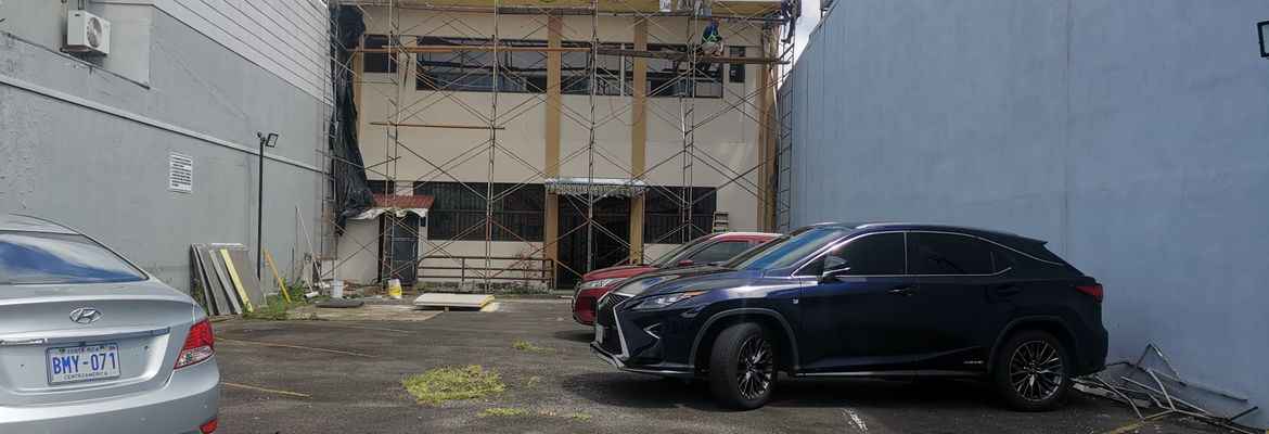 vacant three floor building in san francisco de dos rios view 004