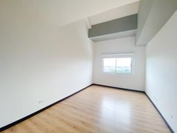 two story apartment for sale in a sabana complex view 015