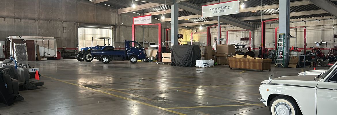 warehouse with ample parking for sale view 008