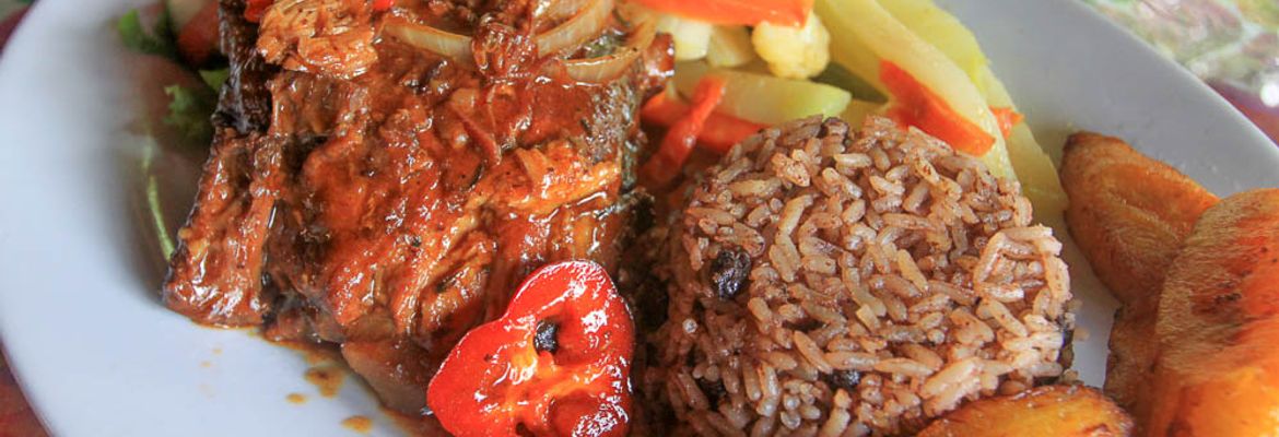 miss junies restaurant carribbean stewed chicken 1