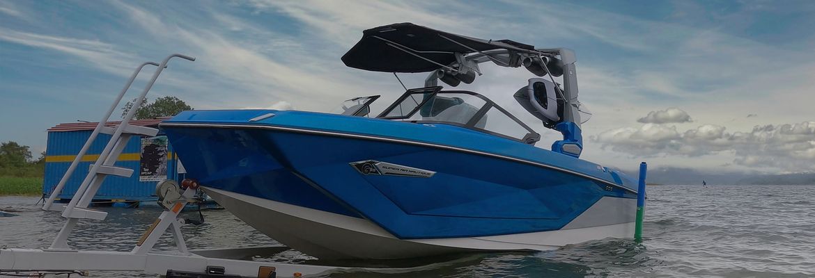 lateral view with blue skies super air nautique g23 arenal