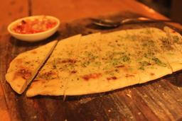 garlic bread with criolla at casa del mar restaurant