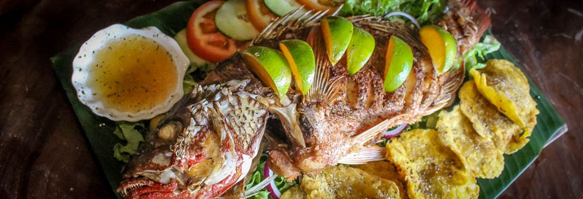 whole fish with limes and patacones casa el tortugo