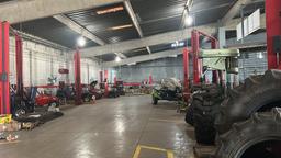 warehouse with ample parking for sale view 010