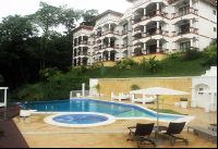        hotel shana pool 
  - Costa Rica