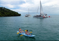        iguana catamaran tour kayak 
  - Costa Rica