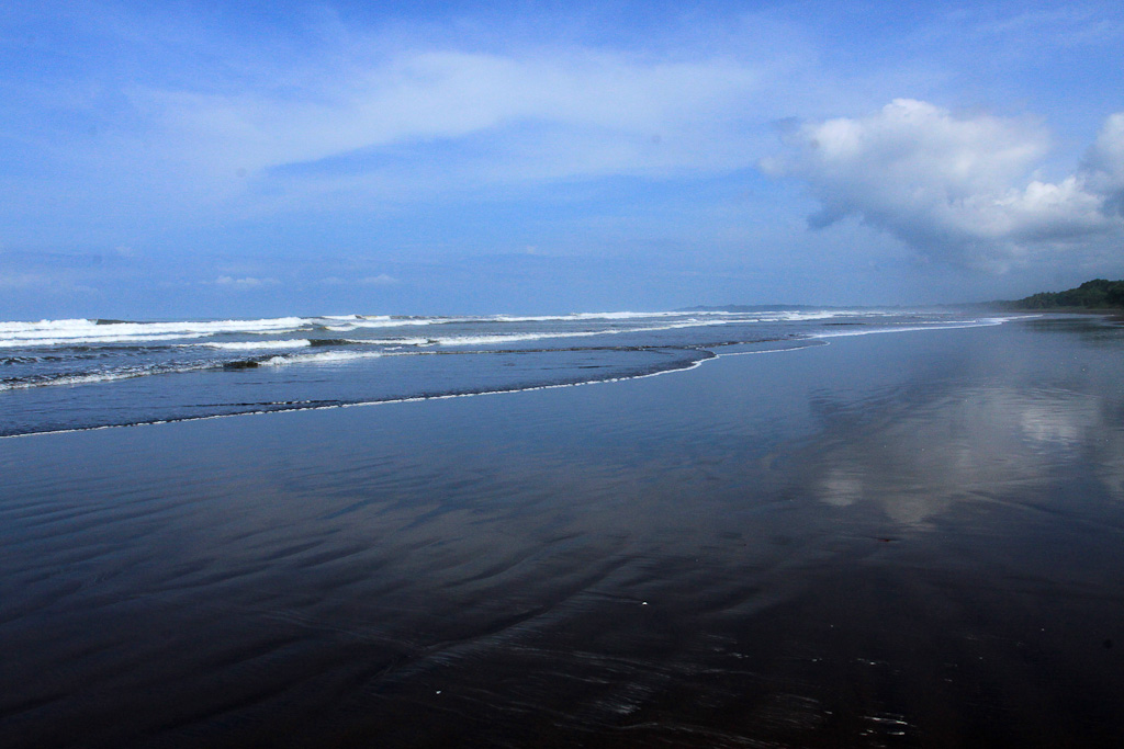        lagarto surf company tide out 
  - Costa Rica