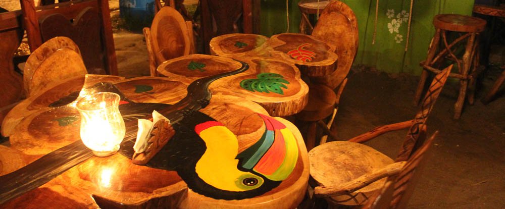        robertos restaurant toucan table 
  - Costa Rica
