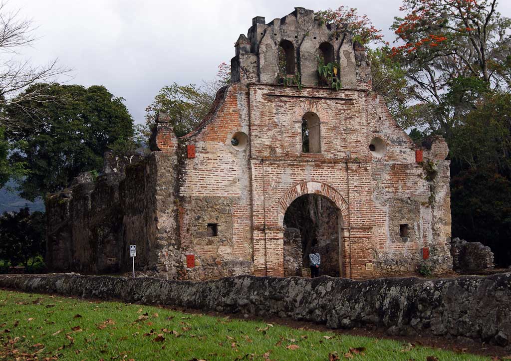 front ujarras ruins  
 - Costa Rica