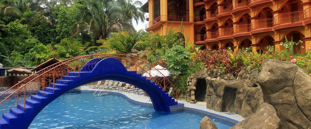        hotel sanbada pool 
  - Costa Rica
