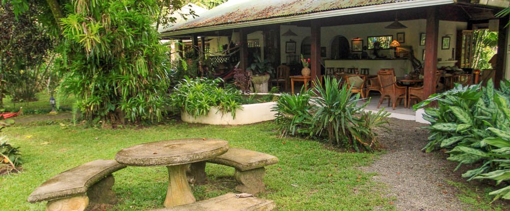        magellan inn courtyard recstaurant 
  - Costa Rica
